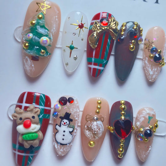 Holly Christmas Nails DISCOUNT 40%